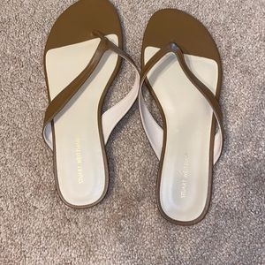 Stuart Weitzman nude flip flops
